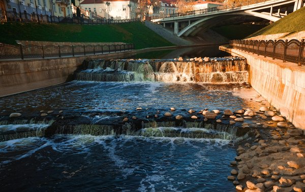 Barrage flottant anti-pollution : protection efficace des eaux en toute simplicité