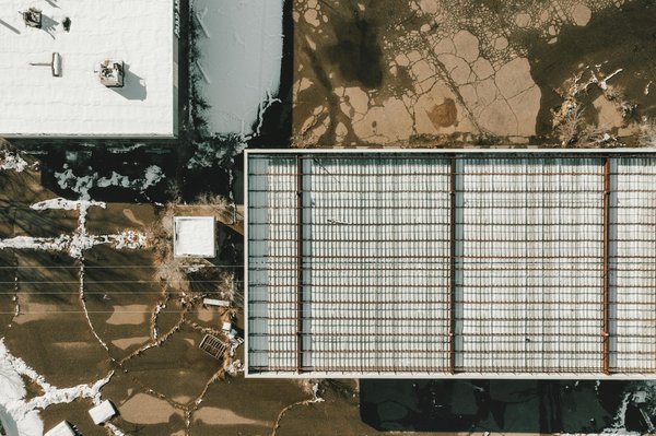 Rénovation toiture industrielle : modernisez votre bâtiment !